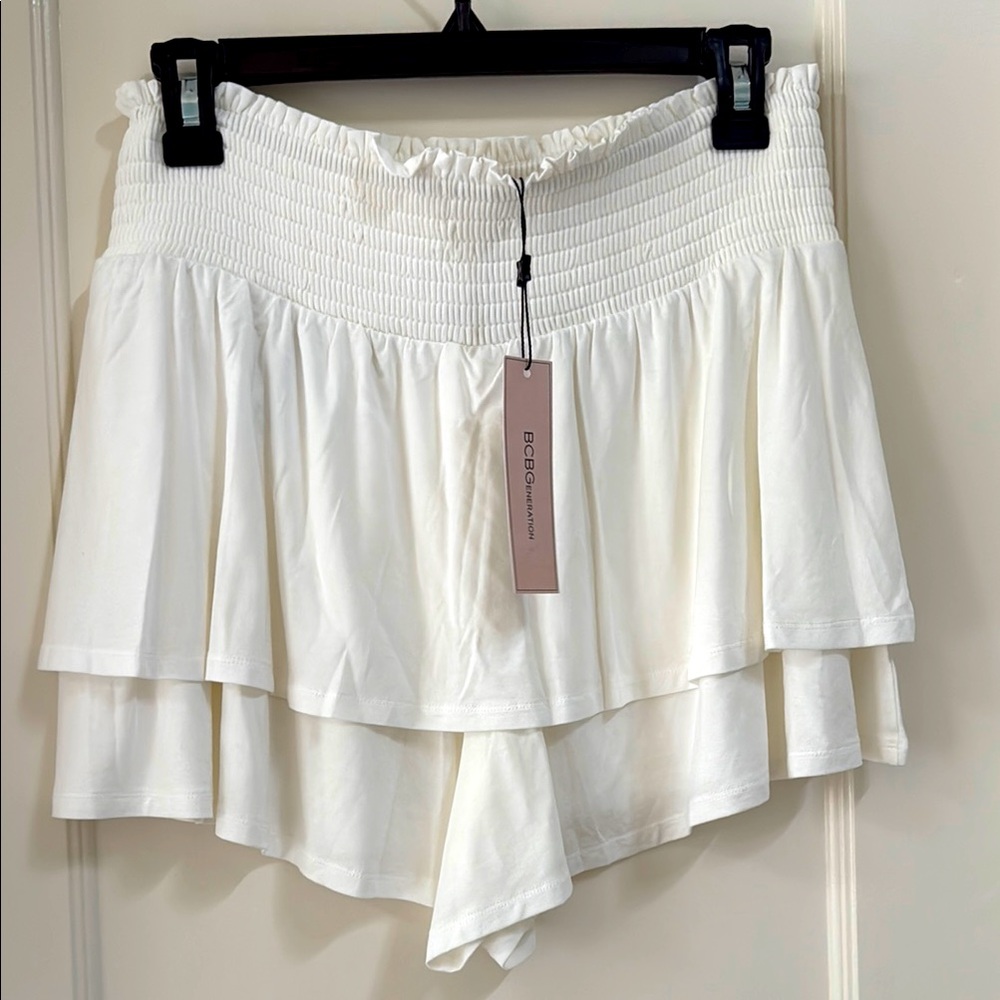 BCBGeneration White Tiered Skort Size Medium NWT